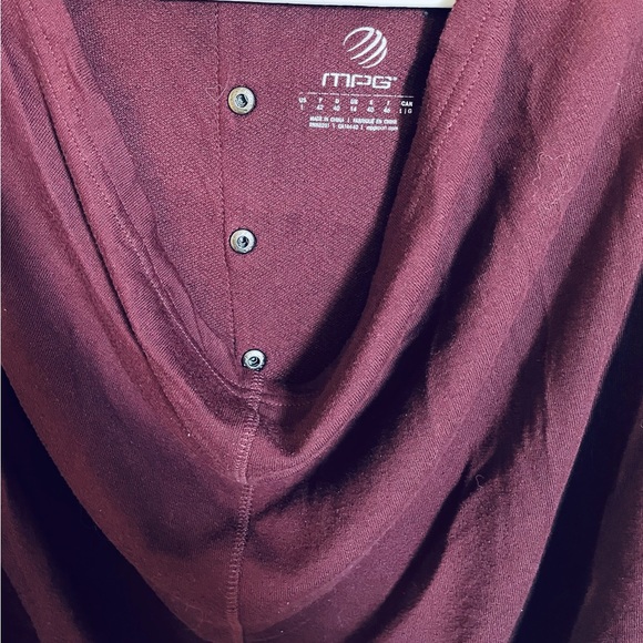 MPG exercise top (size large) - Picture 5 of 6